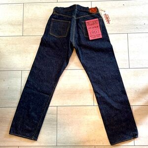 Fullcount 0105W 13.7oz “plain pocket” wide straight-one wash